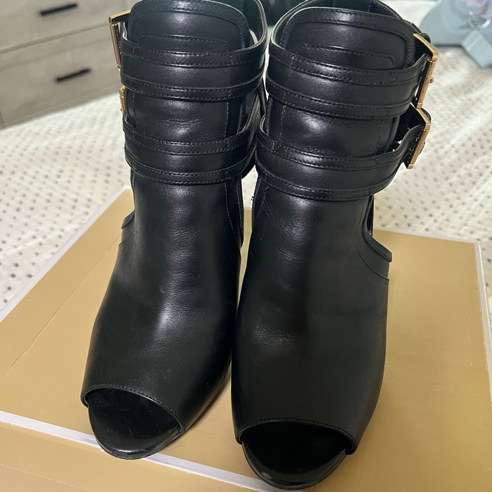 Beautiful Michael Kors open toe booties